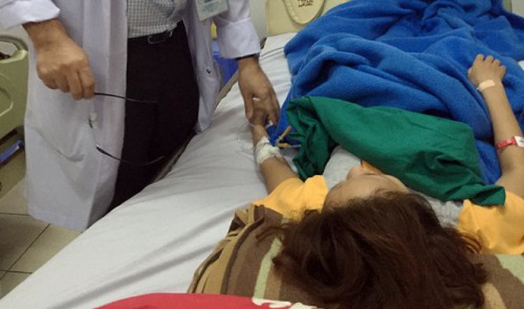 Vietnam woman suffers blindness, stroke after nose job