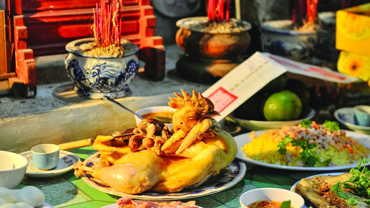 Where roosters lay on Vietnamese table of offerings