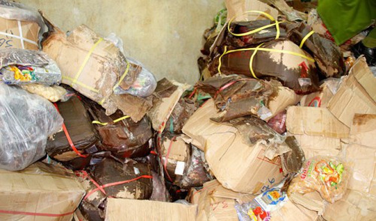 Da Lat police seize ten tons of rancid fruit jam before Tet delivery