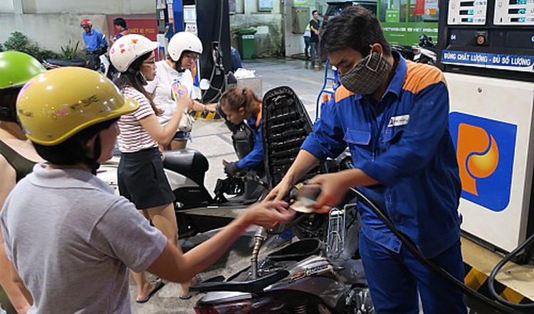 Vietnam proposes hiking environmental protection tax on gasoline