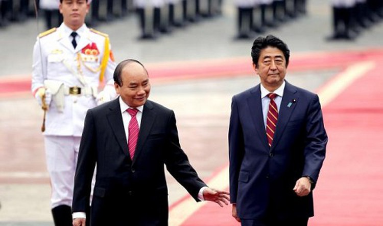 Japan pledges boats to Vietnam as China dispute simmers