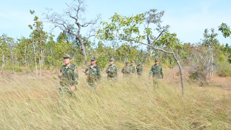 Vietnam soldiers skip, sorta, Tet to keep eye on Cambodia border