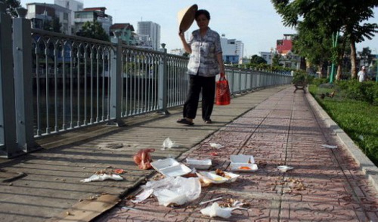Vietnam intensifies crackdown on public peeing, littering