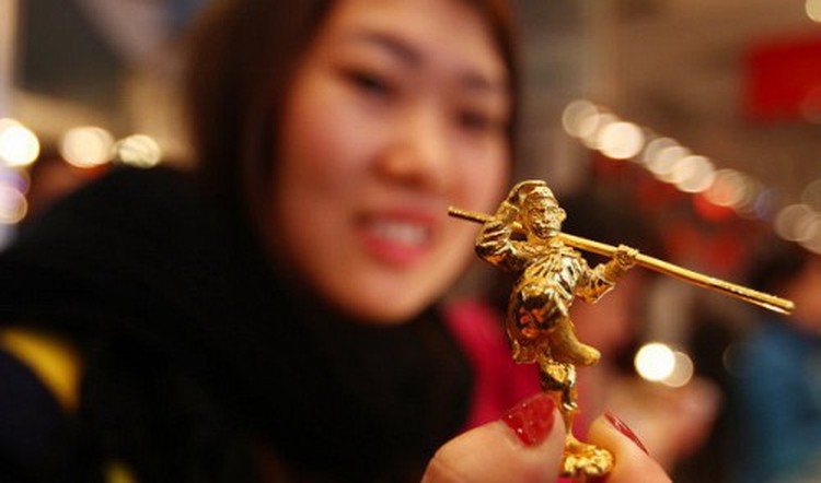 Vietnam banks offer promotions as gold market tenses for God of Wealth Day