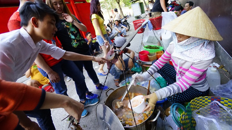70% street food vendors in Saigon’s District 1 fail to meet safety standards