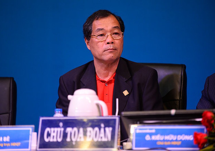 Vietnam bank tycoon Tram Be, son leave Sacombank