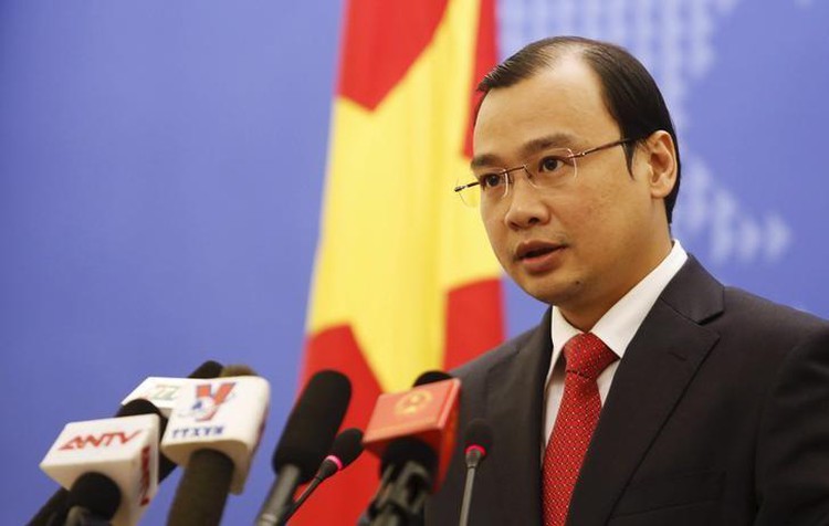 Vietnam demands China stop cruises in East Vietnam Sea