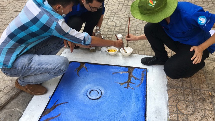 Ho Chi Minh City youths give manhole covers a makeover