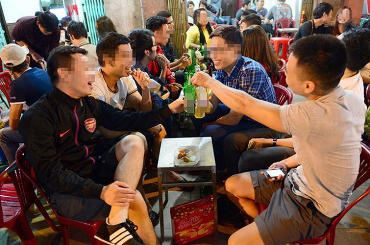 Vietnam’s health minister proposes liquor ban for karaoke bars