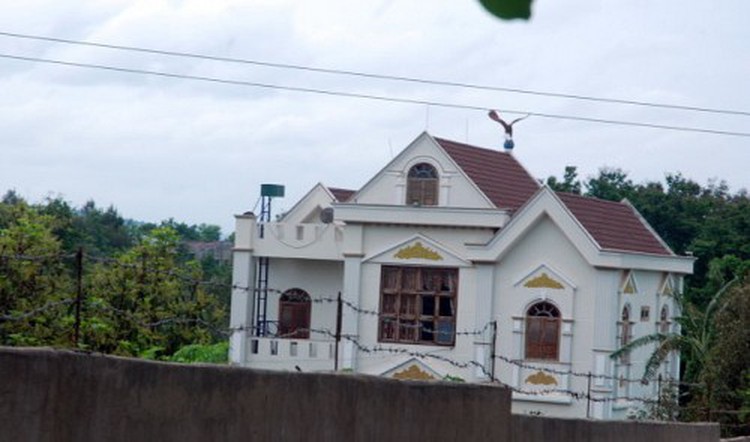 Vietnam anti-corruption official moonlights as xe om to save for $133k villa
