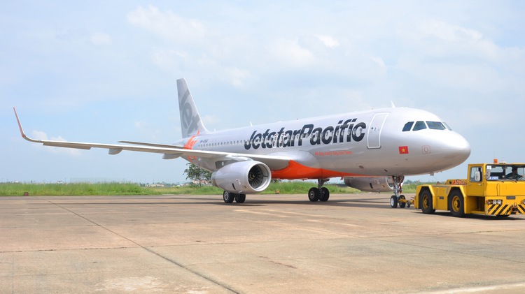 Vietnam's Jetstar bans in-flight use of power banks