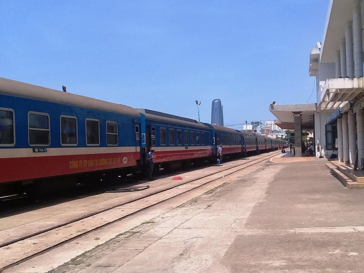 Travel in Vietnam: To Hue by train