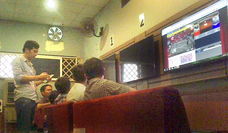 Unlawful cockfight betting goes online in Vietnam