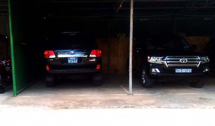 Provincial leader uses luxury car gifted by local bank in Vietnam's Central Highland