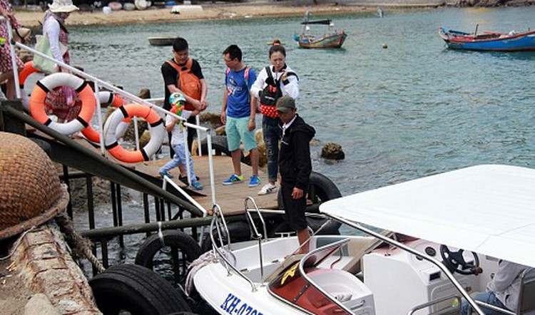 Surge in Chinese visitors fails to bring real profit to Nha Trang tourism