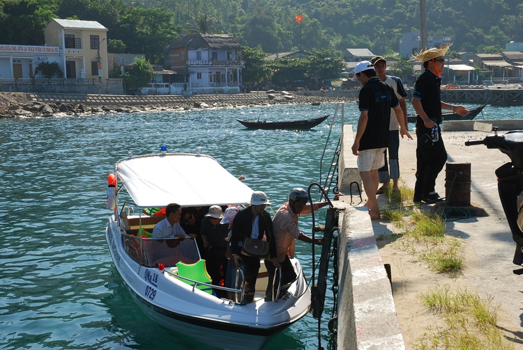 IUCN-backed initiative to improve Vietnam’s Cu Lao Cham Island ecosystem