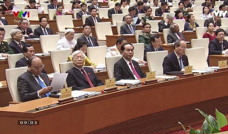 Vietnam’s legislature reviews important laws