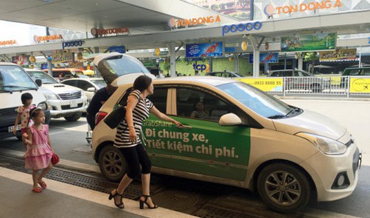 Vietnam stops licensing new cars for app-based taxi services