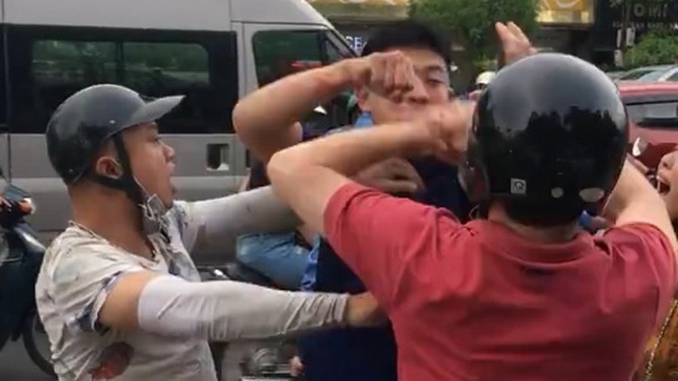 Do Vietnamese like picking on foreigners?
