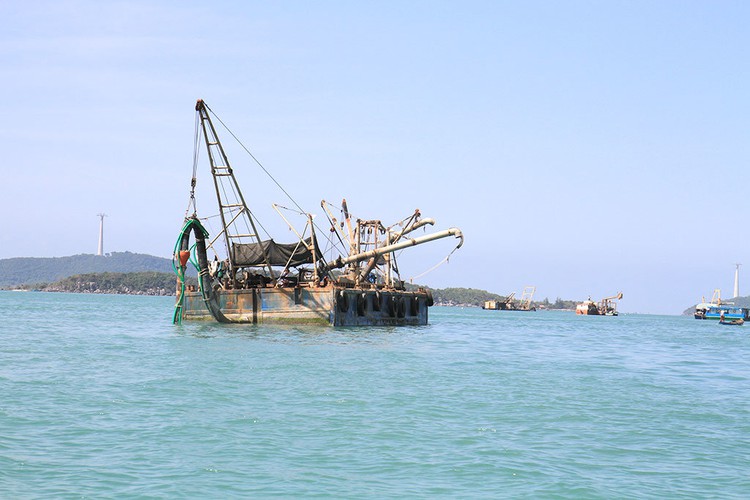Vietnam to halt saline sand exports indefinitely after September