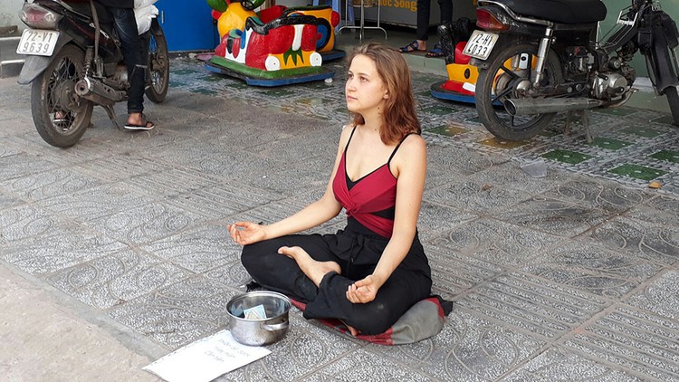 No exception for foreign ‘beg-packers’ on Vietnam streets: tourism director