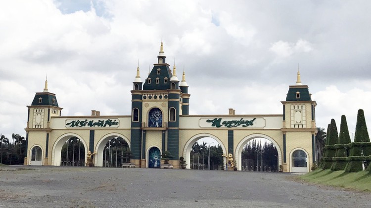 Massive theme park under distraint in southern Vietnam