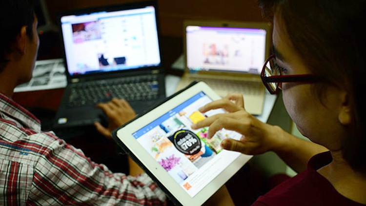 Over 13,000 Facebook shop owners in Hanoi asked to declare tax