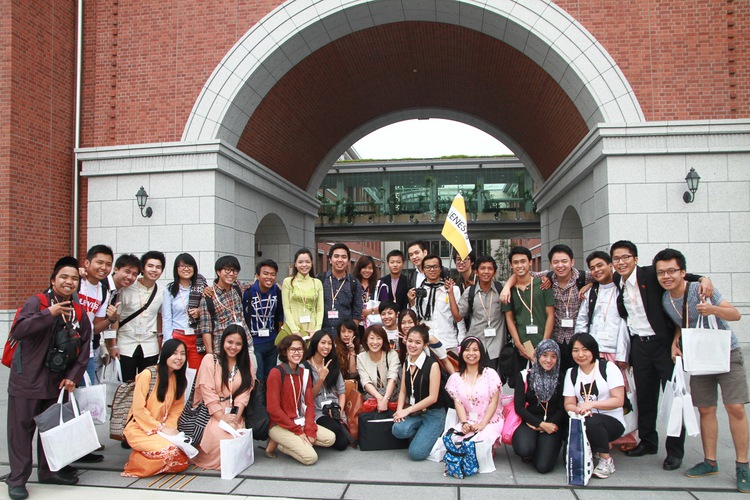 Vietnamese talents: Leave or stay?