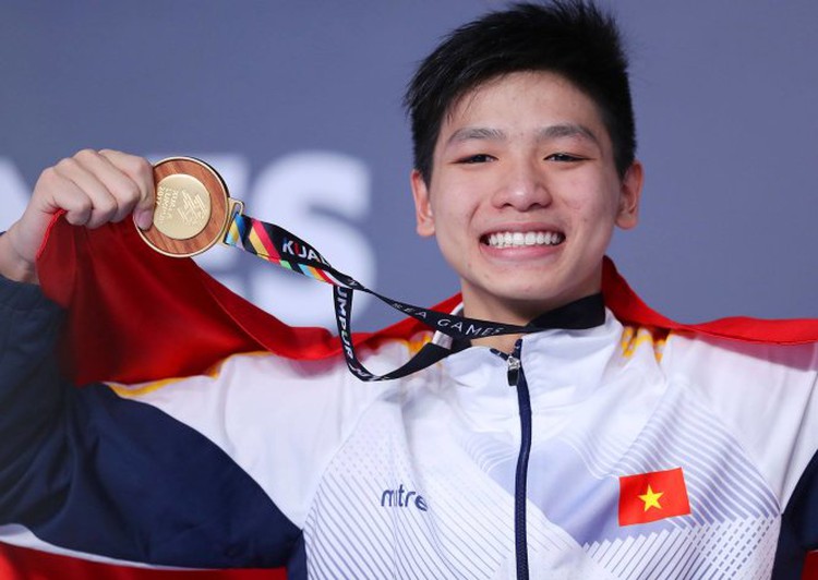 15-yr-old swimmer breaks 14-yr SEA Games record to claim Vietnam’s 44th gold