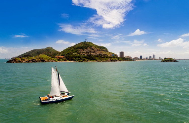 ​Homemade sailboats become a buoyant fad in Vietnam