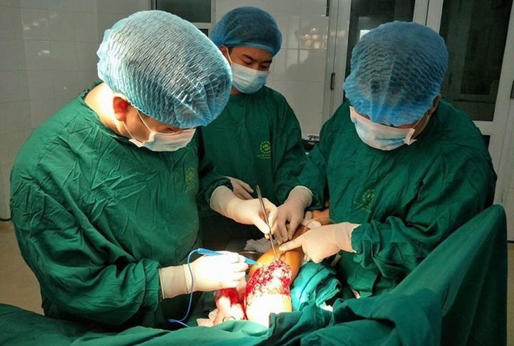 Patients pay high price for ‘Facebook medicine’ in Vietnam