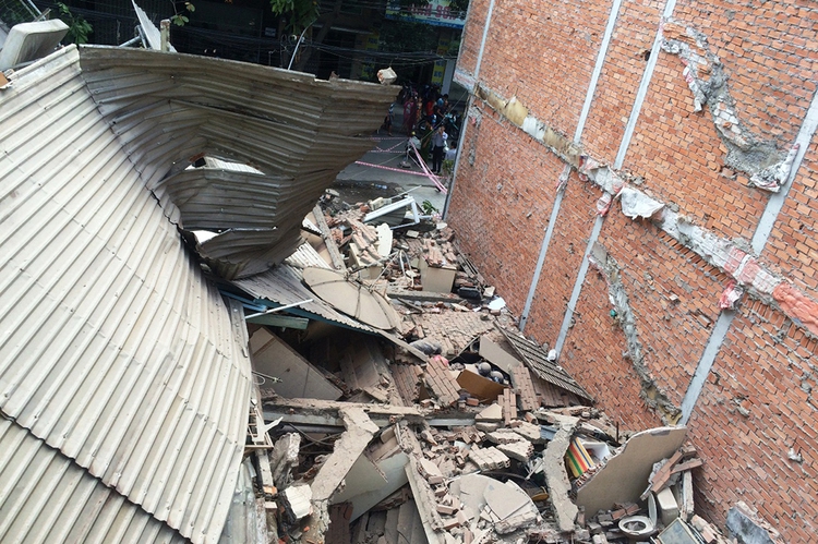 ​3-story house collapses in Ho Chi Minh City