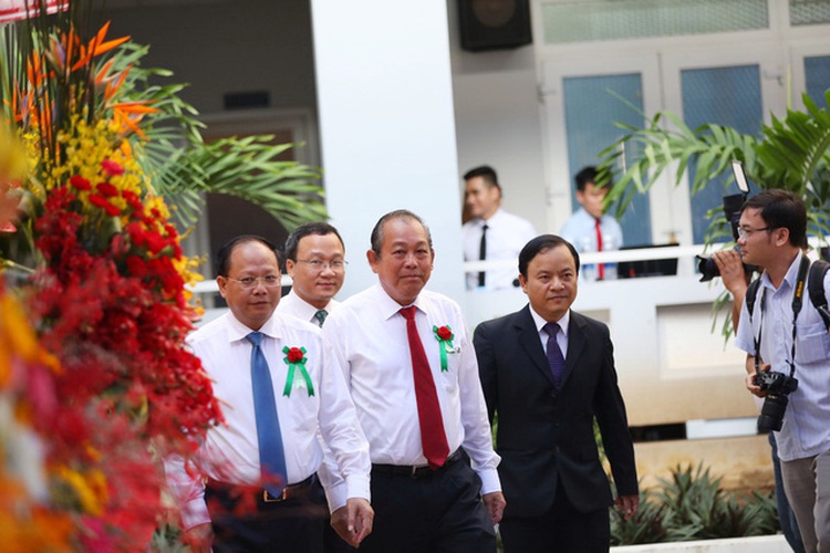 Vietnam begins new school year amidst pending education reforms