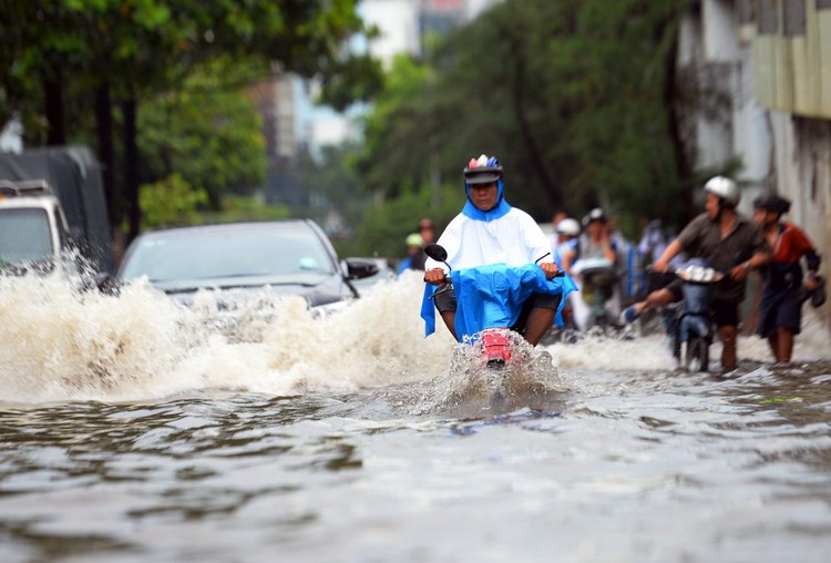 Ho Chi Minh City to restart long-delayed repair work for Nguyen Huu Canh St