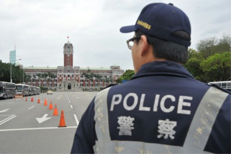 Vietnamese father leaves for Taiwan after son fatally shot by police
