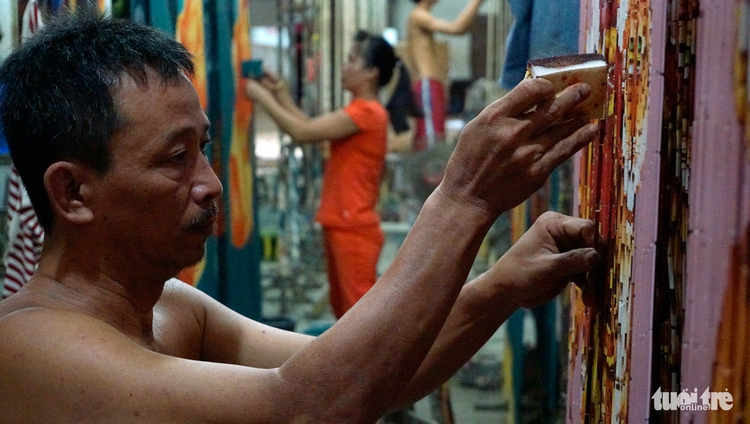 Saigon’s heirless craft of making bamboo curtains