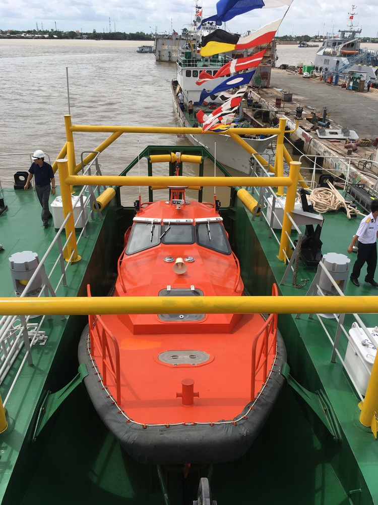 Vietnamese navy receives locally-made patrol vessel