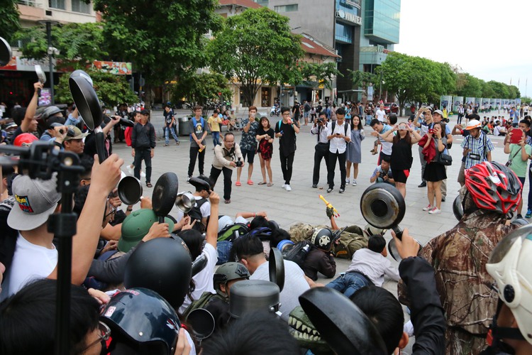 Ho Chi Minh City youths raise frying pans in PlayerUnknown's Battleground simulation