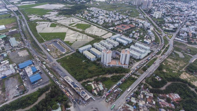 Ho Chi Minh City seeks urgent solutions to congestion at major port