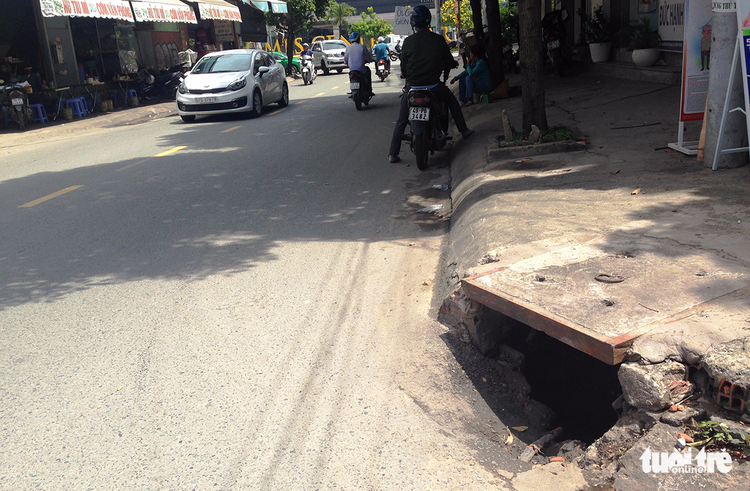 Manholes with missing covers scare Ho Chi Minh City residents