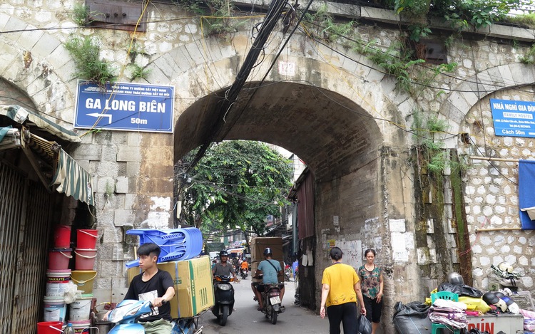 Archways under Hanoi’s iconic elevated railway hold special place in local hearts