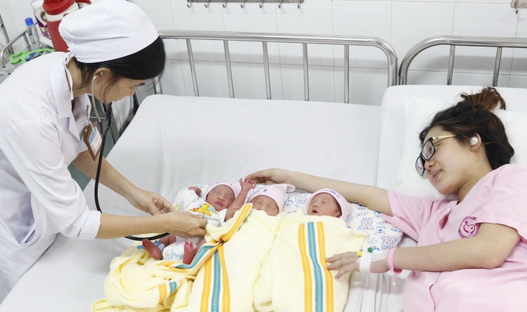 Good things come in threes: triplets born in Can Tho