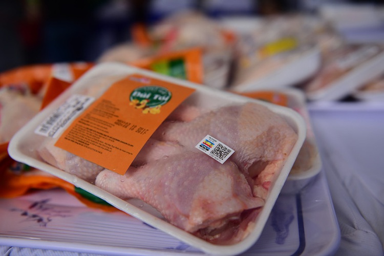 Ho Chi Minh City introduces high-tech method of tracing poultry, egg origins