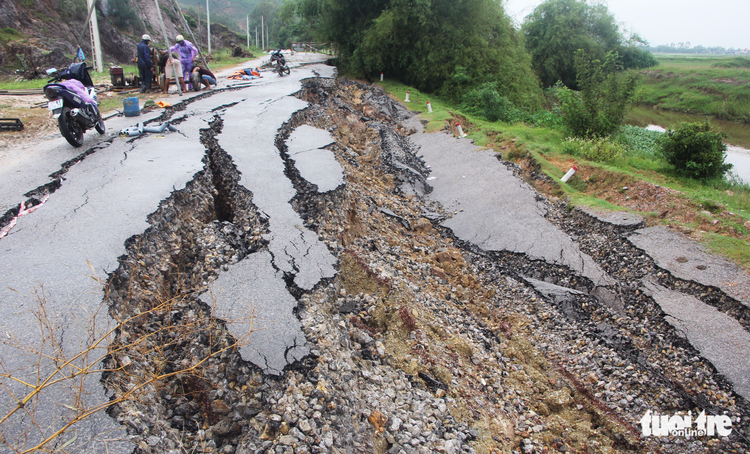 Section of US$3 million road ruined by subsidence in central Vietnam