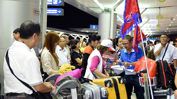 Vietnamese tourists embrace air charter trend
