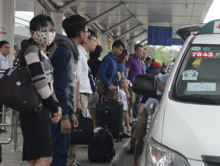 Ho Chi Minh City trials downtown taxi stands