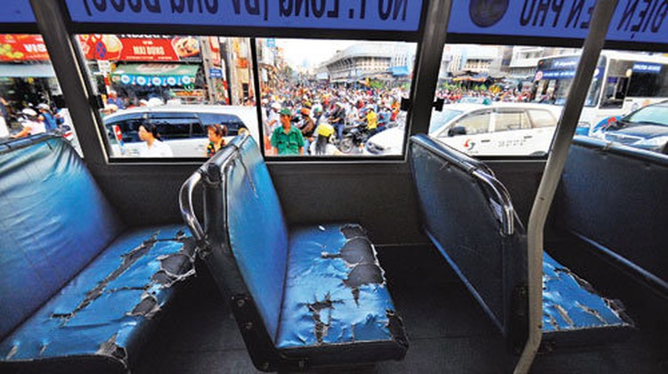 ​Dilapidated buses frustrate passengers, drivers in Ho Chi Minh City