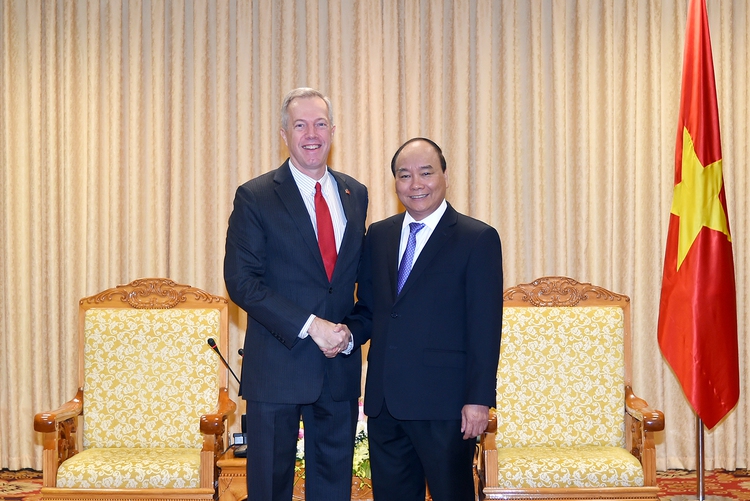 US ambassador ends tenure, but will continue living in Vietnam
