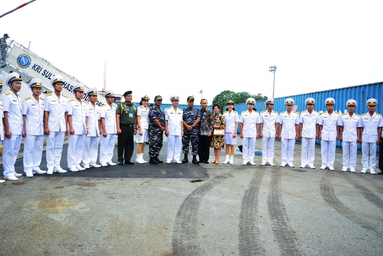 Indonesian vessels begin four-day visit to Ho Chi Minh City