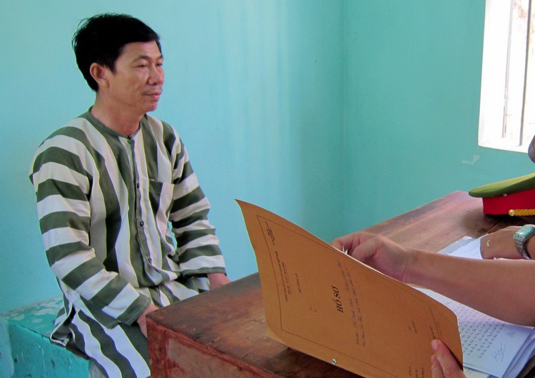 ​In Vietnam, chief tax inspector nabbed for accepting bribes